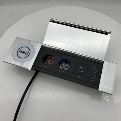 Multifunktionale Steckdose mit USB und Schiebetäcke - perfekt für Schreibtische und Arbeitsplätze
