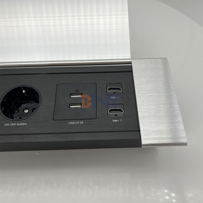 Multifunktionale Steckdose mit USB und Schiebetäcke - perfekt für Schreibtische und Arbeitsplätze