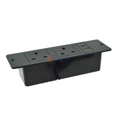 UK Standard Custom AC Stromanschluss Kunststoffmöbel Wandanschluss mit 2 Steckdosen 1 USB & 1 Typ C Port 16A Nennstrom