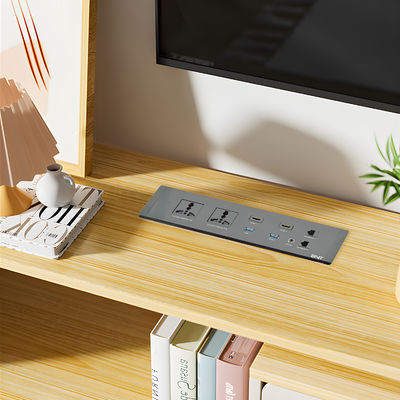 Desktop-Einbau-Multifunktions-Steckdose mit Universalstecker-Optionen und zwei USB-A-Anschlüssen, Schutzart IP44
