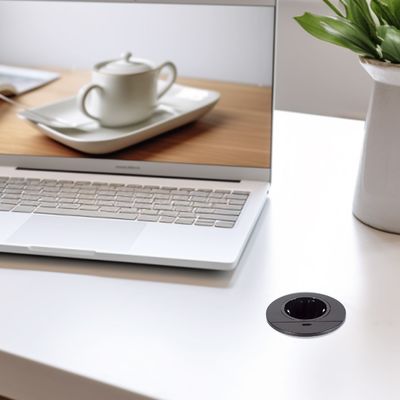 Rundes Design-Sofagarnitur mit eingebauter Tisch-Steckdose mit USB-Ladeanschluss vom Typ C
