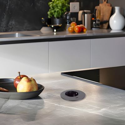 Rundes Design-Sofagarnitur mit eingebauter Tisch-Steckdose mit USB-Ladeanschluss vom Typ C
