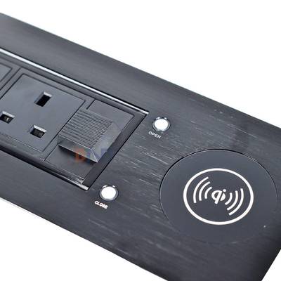 UK Standard Custom AC Power Socket Desktop eingebettete elektrische Steckdose mit 2 Steckdosen 1 USB & 1 Typ C & 1 drahtloses Ladegerät
