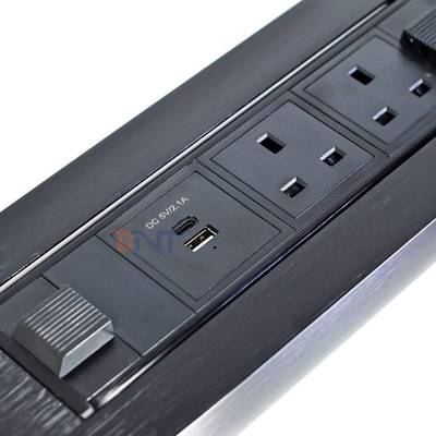 UK Standard Custom AC Power Socket Desktop eingebettete elektrische Steckdose mit 2 Steckdosen 1 USB & 1 Typ C & 1 drahtloses Ladegerät