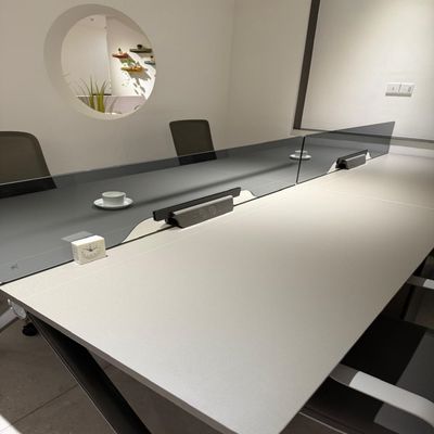 3 Panel Desktop Multifunktionelle Steckdosen mit 8AC-Stromanschluss und doppelten USB-A+C-Ladestationen