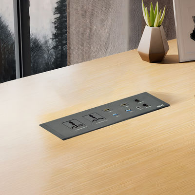 Desktop-Einbau-Multifunktions-Steckdose mit Universalstecker-Optionen und zwei USB-A-Anschlüssen, Schutzart IP44