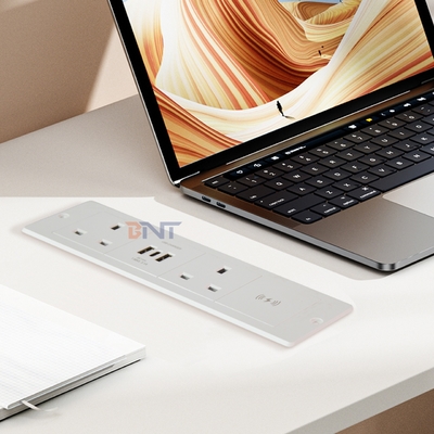 Multifunktionale Steckdosen für Desktops mit 2AC-Steckdosen und USB-A+C-Ladestationen